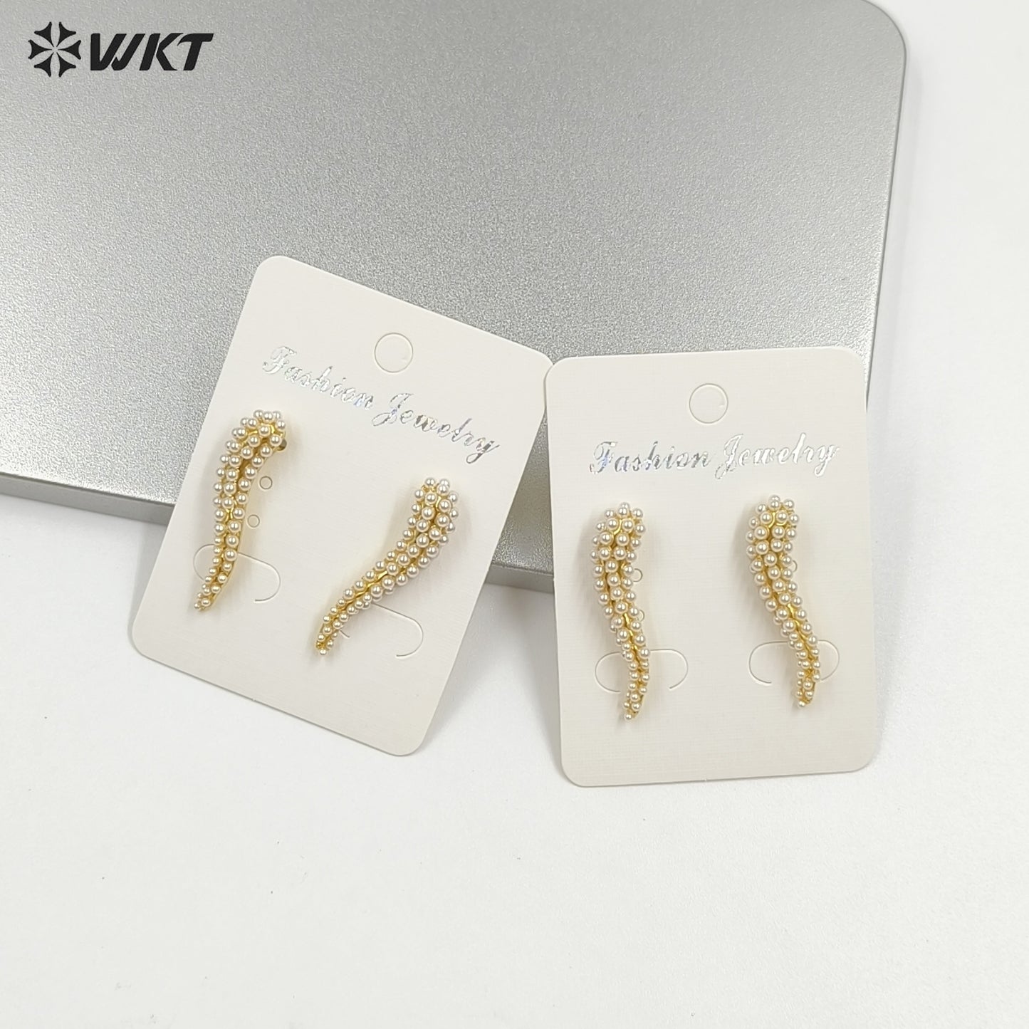 WT-ME126 Wholesale Unique Jewelry Hot Pepper Shape Metal Brass Gold Plated With Artificial Pearl Earrings Women Fashion Style