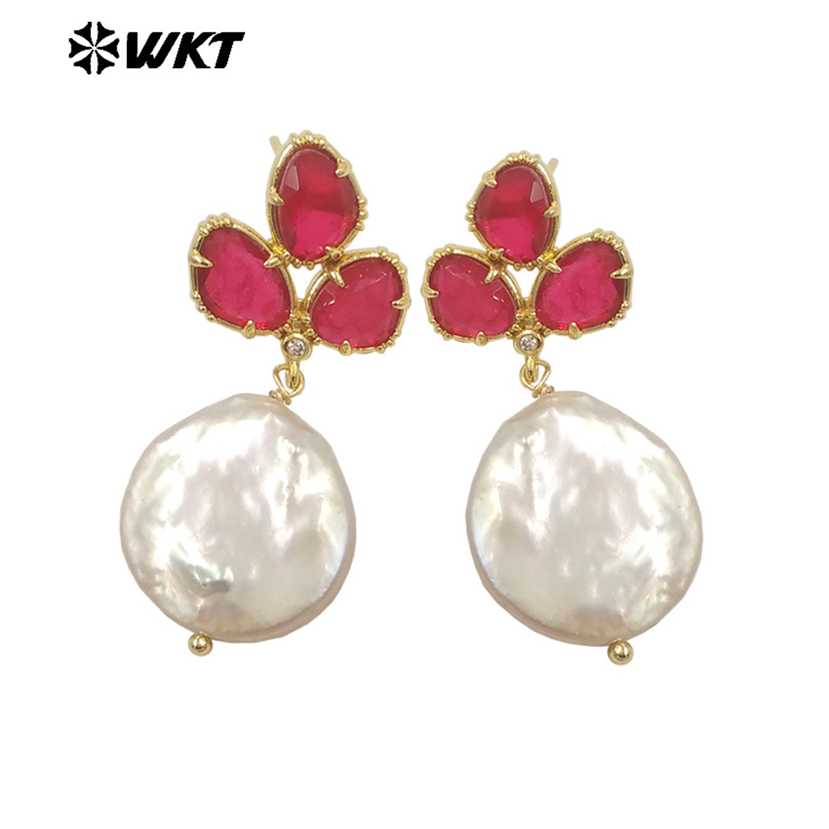 WT-MPE136 Wholesale Fashion Gold Plated Precious Natural Round Coin Real Pearl Earring Studs With Fashion Saphire
