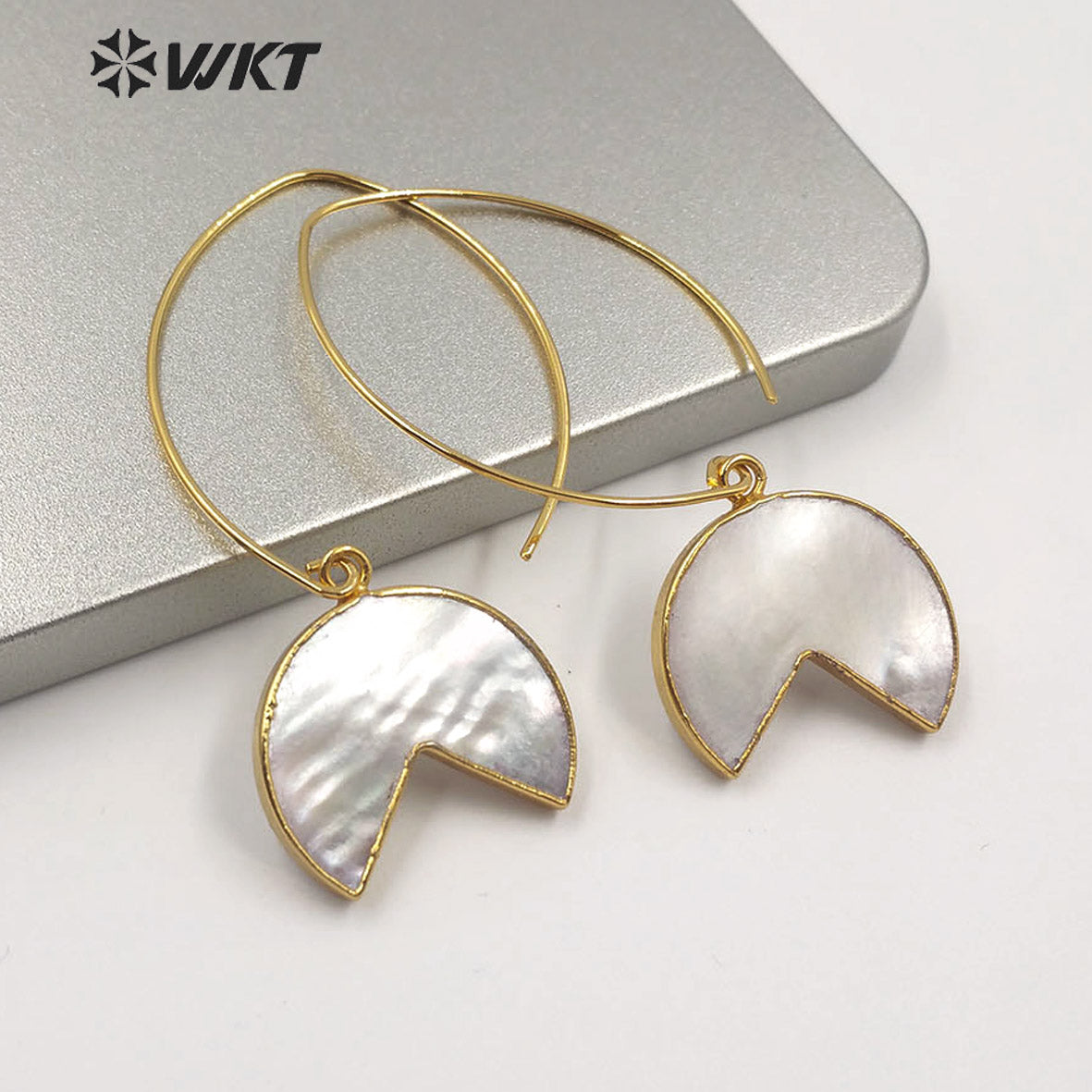 WT-E598 Fashion Gold Electroplated Half Round Abalone Shell Earrings Charming Swing Natural Abalone Shell Pendant Earrings