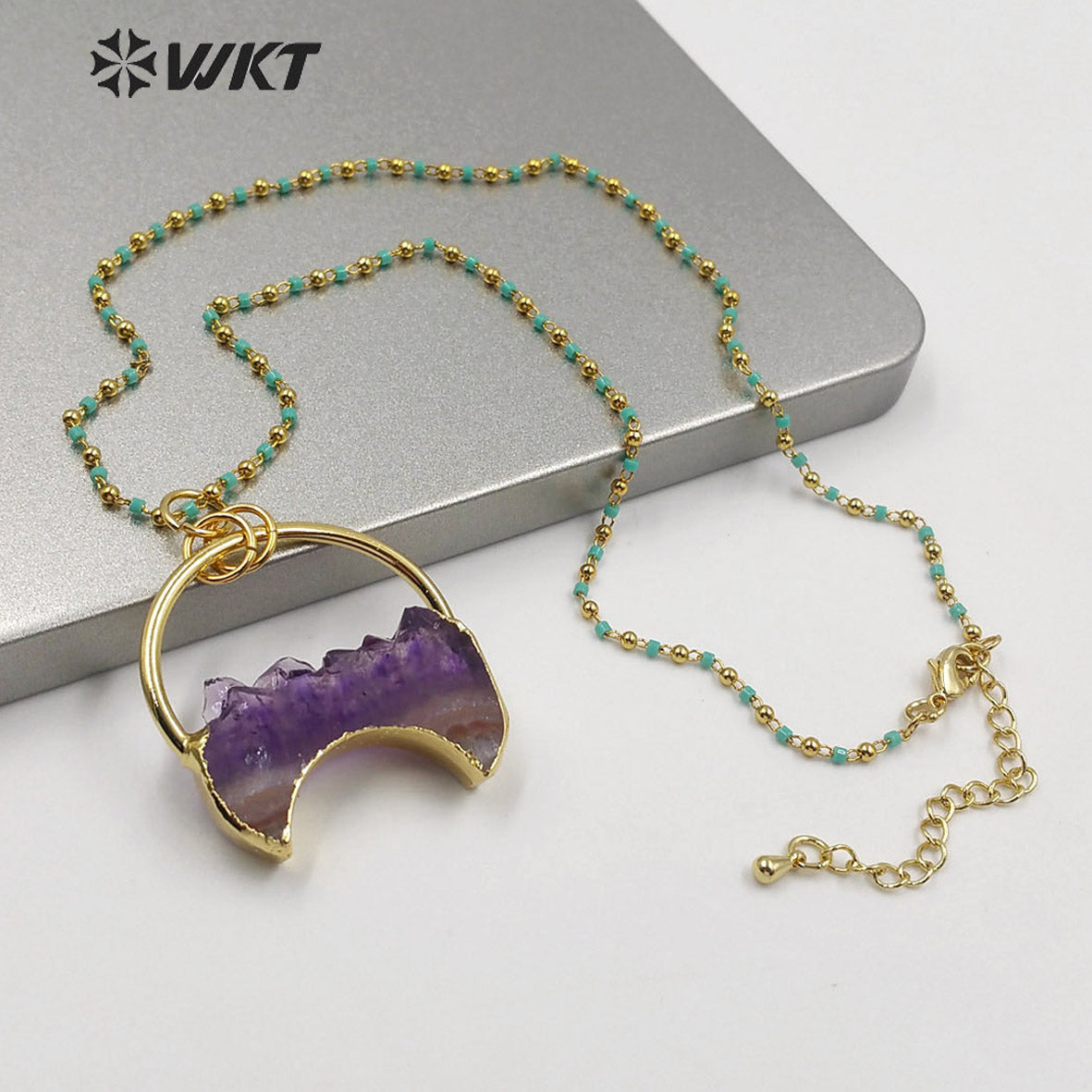 WT-N1219 New Popular Crescent Amethyst Necklace Multicolor Beads Necklace Stylish Natural Amethyst Necklace