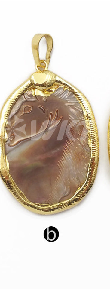 WT-JP163 New Design Carved Horse Shell Pendant Natural Seashell Charm Pendant Stylish Women Jewelry Pendant