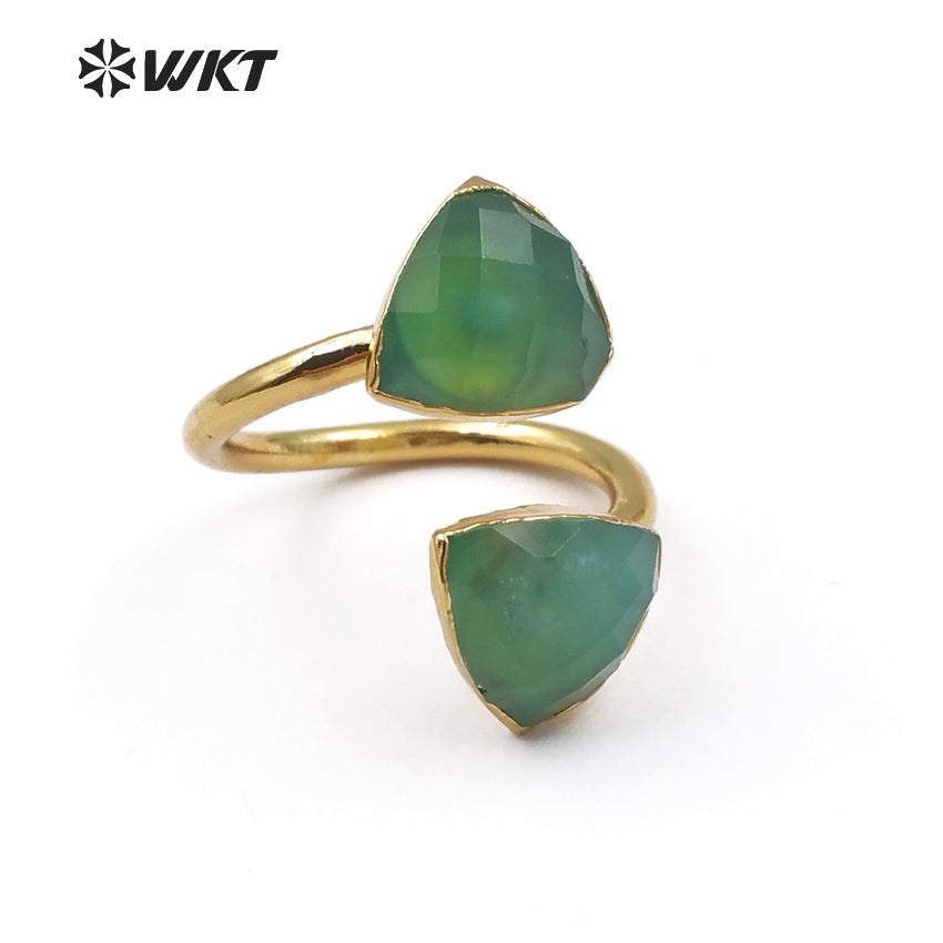 WT-R317 Wholesale Triangle Shape Faceted Green Stone With Gold Trim for Women Dainty Jewelry Natural Chrysoprase Stone Rings