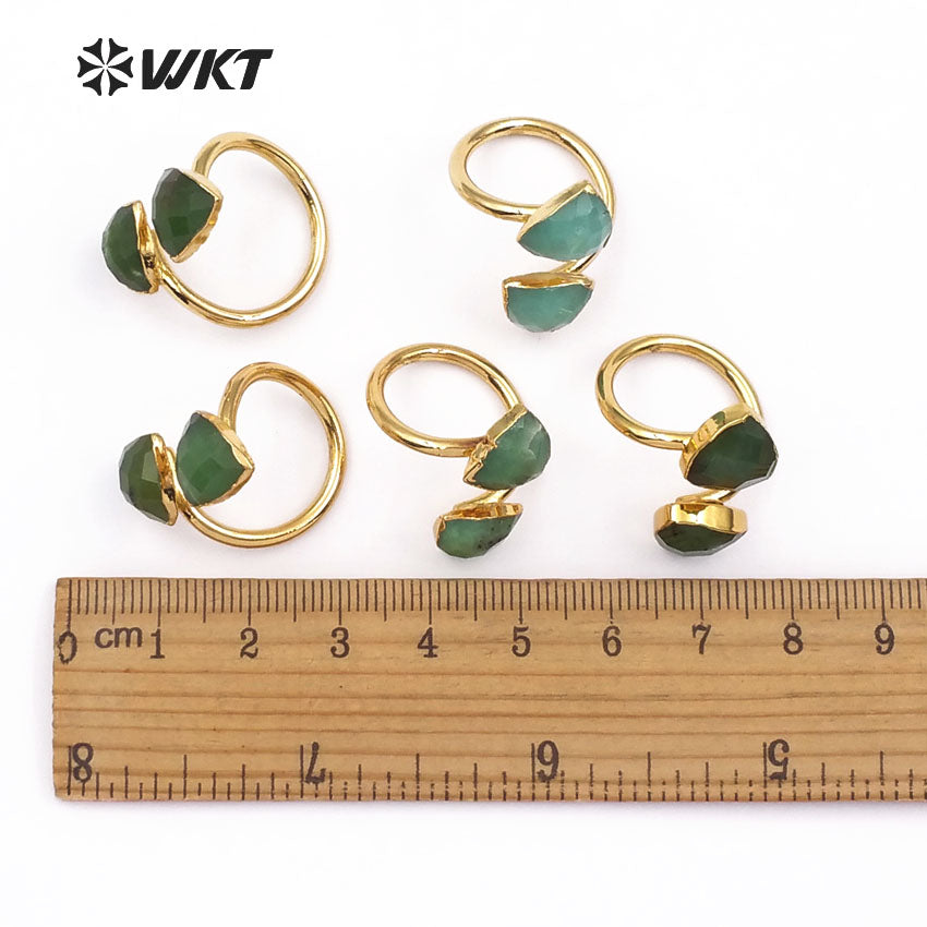 WT-R317 Wholesale Triangle Shape Faceted Green Stone With Gold Trim for Women Dainty Jewelry Natural Chrysoprase Stone Rings