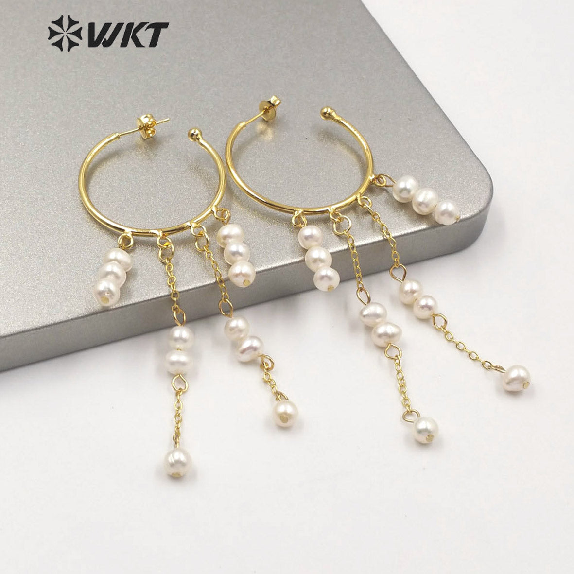 WT-MPE034 Italy Designer NEW Come Elegant Dangling Pearl Earrings Popular Round Hoop Push Back Long Dangle Hoop Earrings