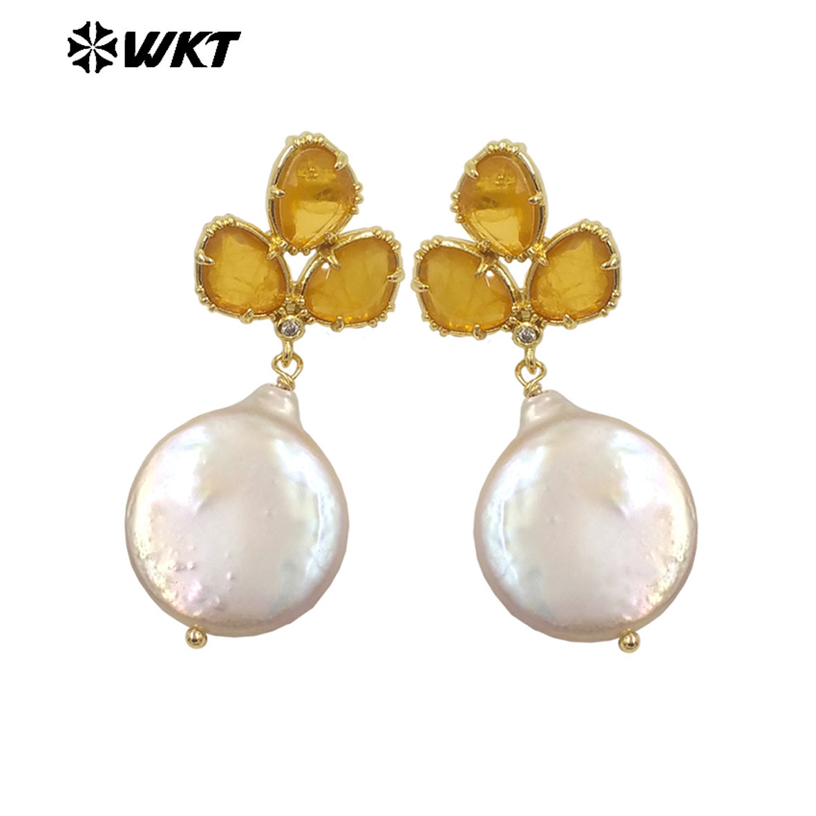 WT-MPE136 Wholesale Fashion Gold Plated Precious Natural Round Coin Real Pearl Earring Studs With Fashion Saphire