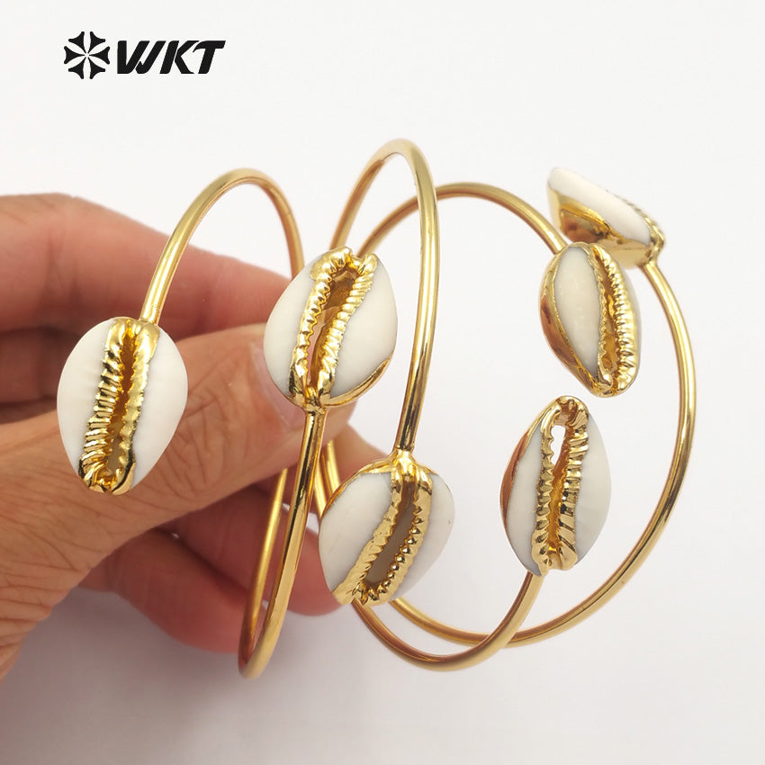 WT-B406 Wholesale Fashion Design Tiny Cowrie 24k Gold Electroplated Adjustable Raw Cowrie Bracelet Bangle Shell Bangles