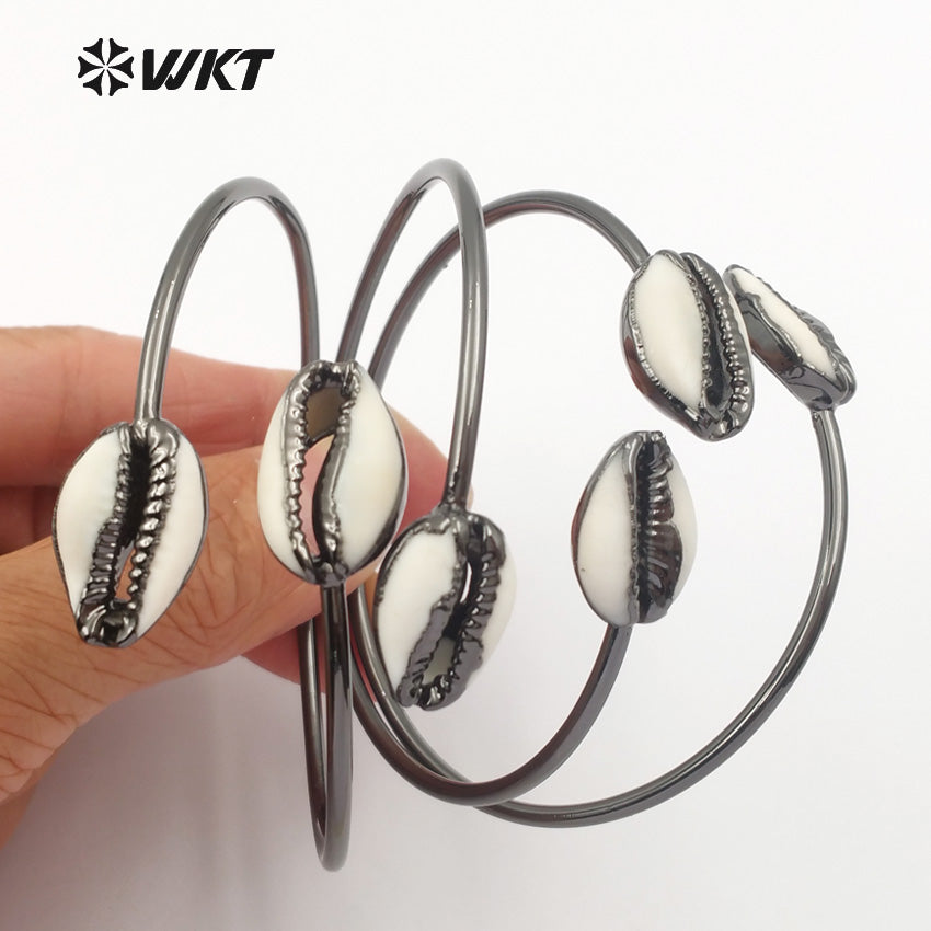 WT-B406 Wholesale Fashion Design Tiny Cowrie 24k Gold Electroplated Adjustable Raw Cowrie Bracelet Bangle Shell Bangles