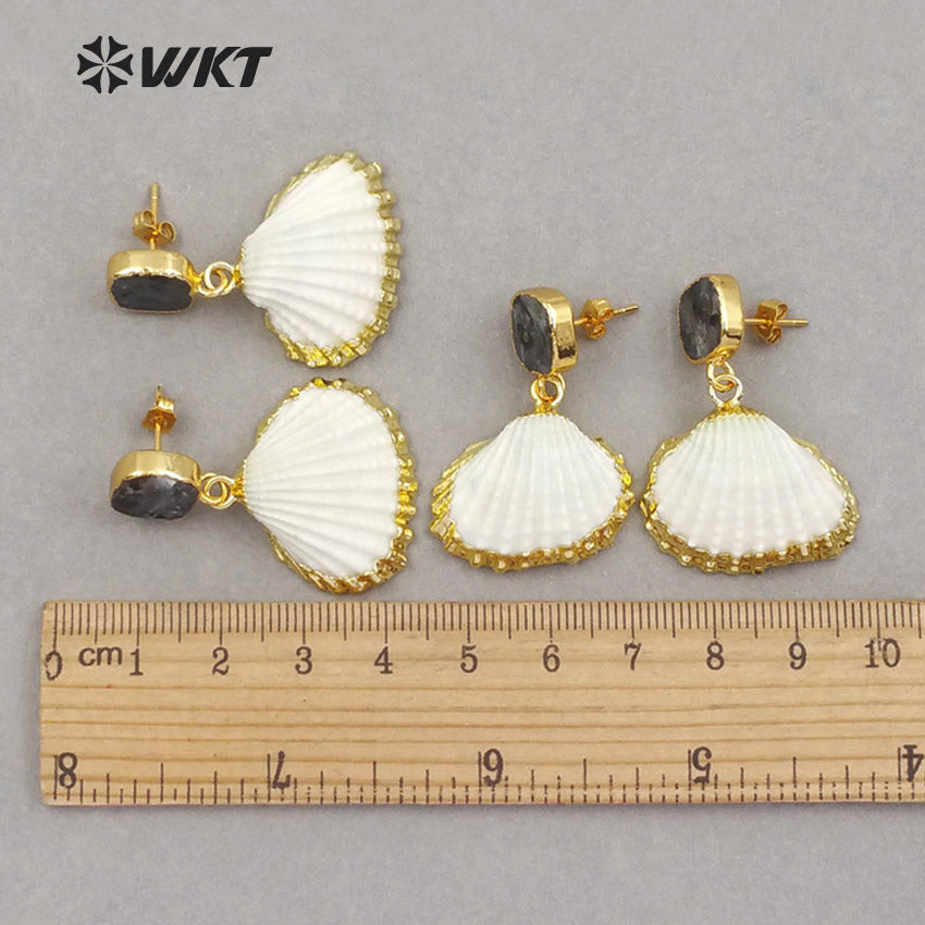 WT-E452 Natural Black Labradorite Studs With Gold Bezel Scallop Shell Pendant Wild Coast Sea Shell Jewelry Earring