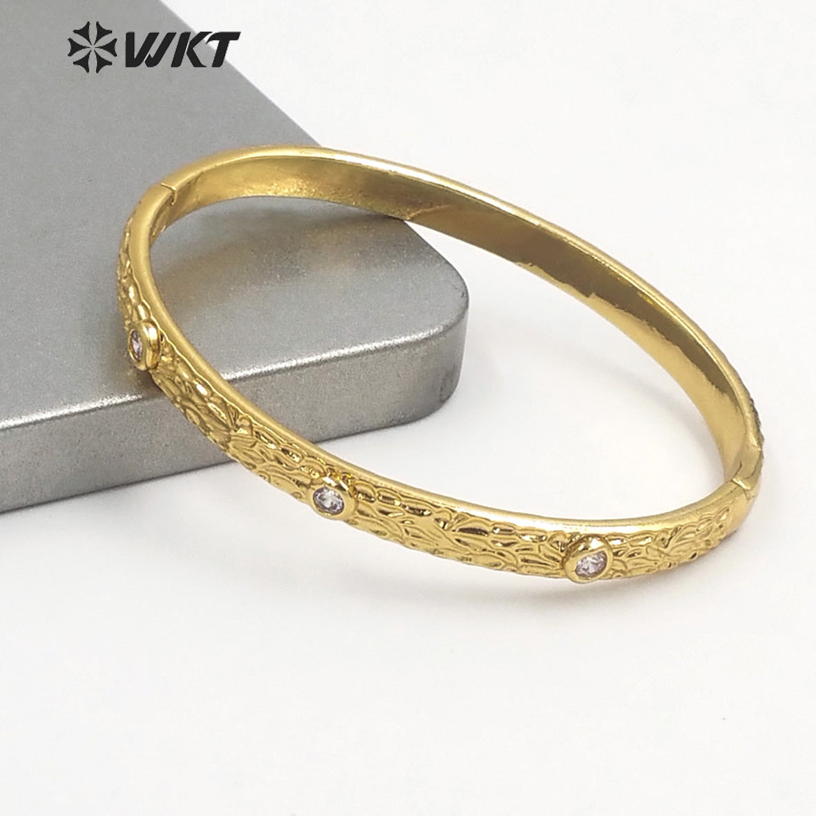 WT-B619 New 18K Real Gold Plated Resist Tarnishable Cubic Zircon Round Cuff Bangle for Women Dubai Hot Metal Bangle