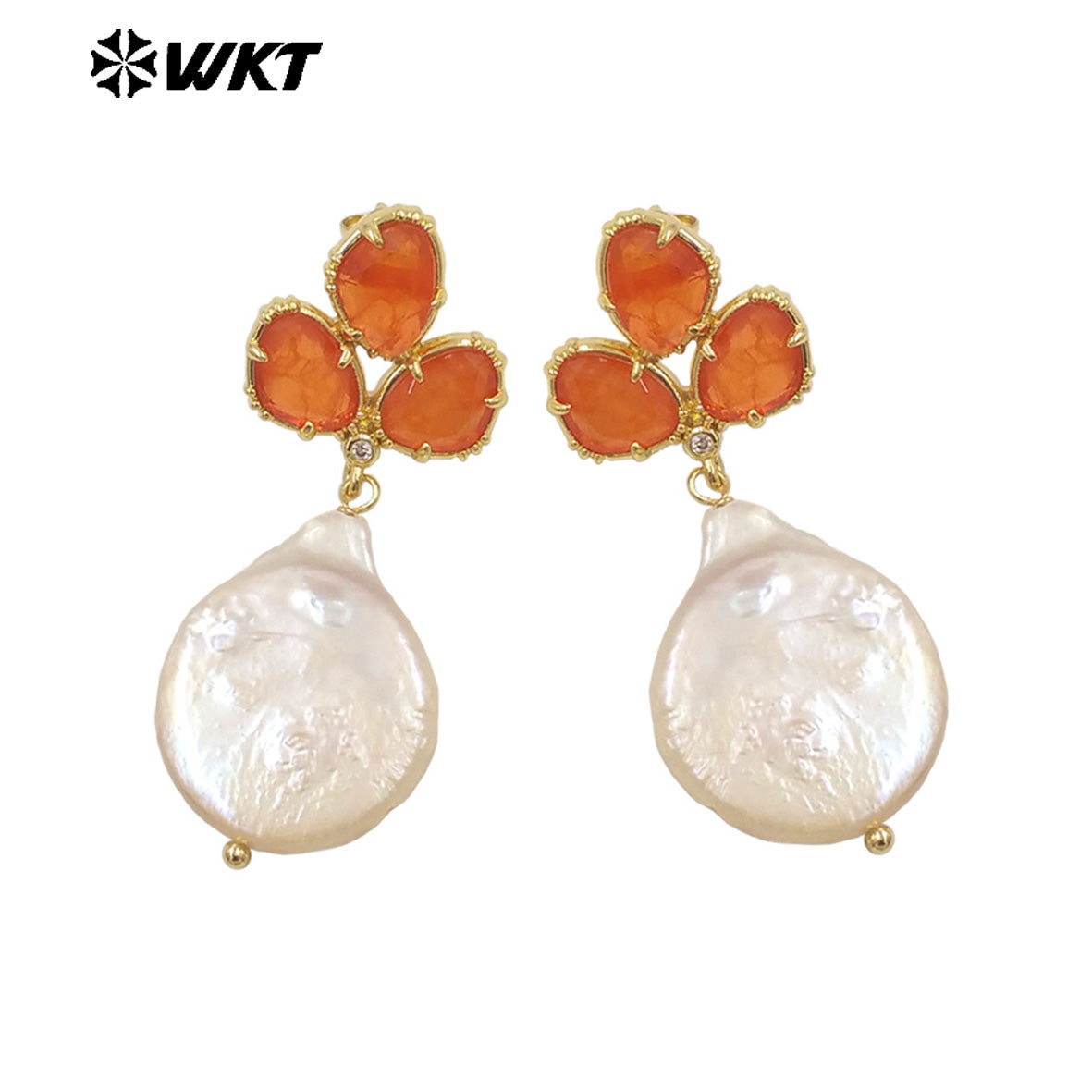 WT-MPE136 Wholesale Fashion Gold Plated Precious Natural Round Coin Real Pearl Earring Studs With Fashion Saphire