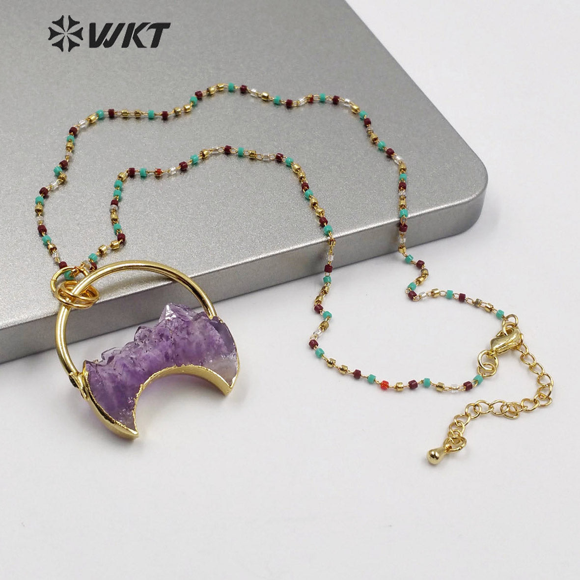 WT-N1219 New Popular Crescent Amethyst Necklace Multicolor Beads Necklace Stylish Natural Amethyst Necklace