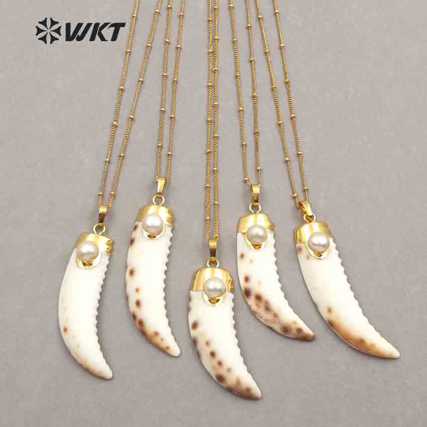 WT-JN056 Hot Sale Custom Design Long Horn Shape Natural Shell Made Horn Pendant Necklace Pearl Charm Pave Shell Horn Necklace