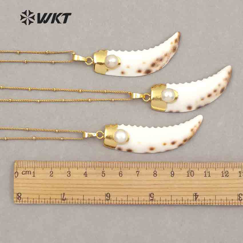 WT-JN056 Hot Sale Custom Design Long Horn Shape Natural Shell Made Horn Pendant Necklace Pearl Charm Pave Shell Horn Necklace