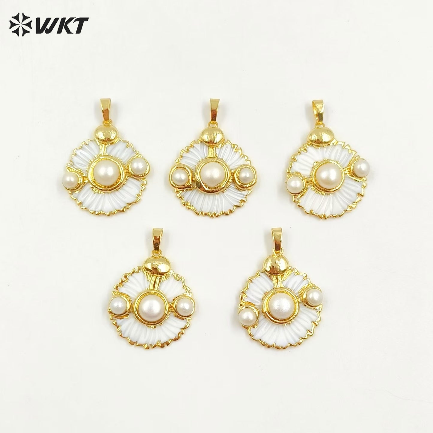 WT-JP395 New Trend Soft Lovely Natural Shell Set With Pearl 18K Gold Plated Round Flower Pendant for Women As Daily Decoration