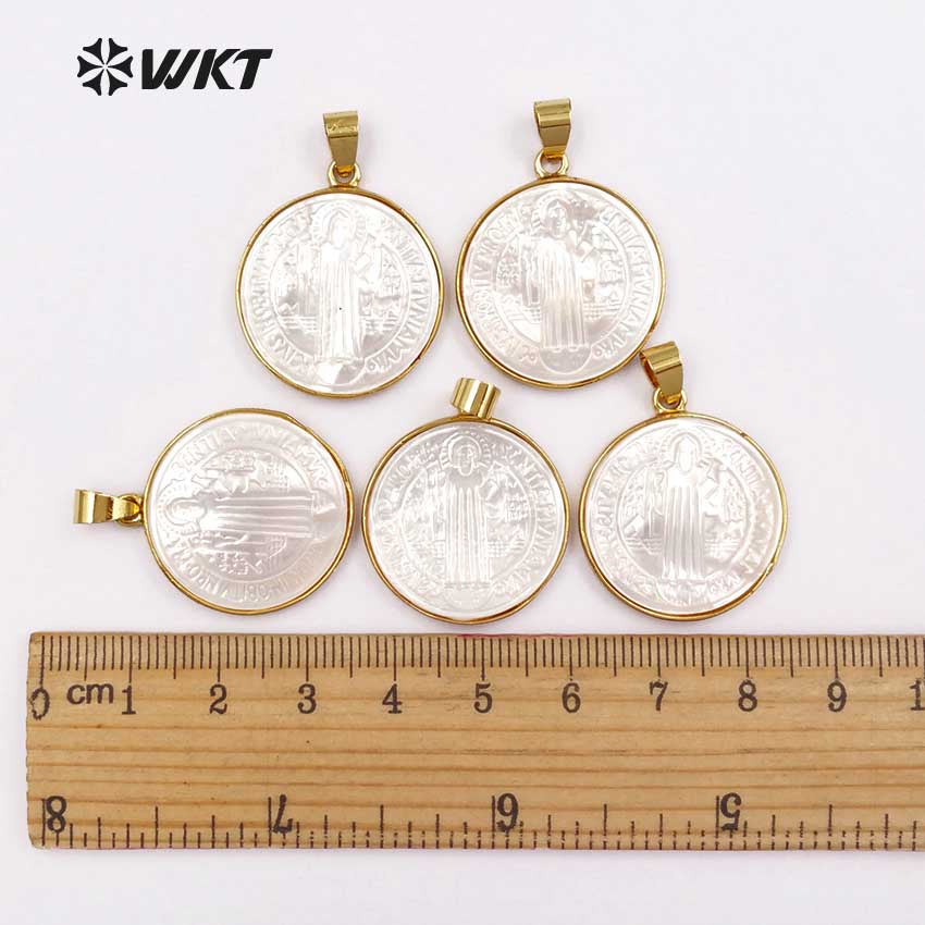 WT-P1355 Newest Round Shape White Shell Pendants for Necklaces 24K Gold Electroplated With Jesus Pattern Women Jewelry Pendant