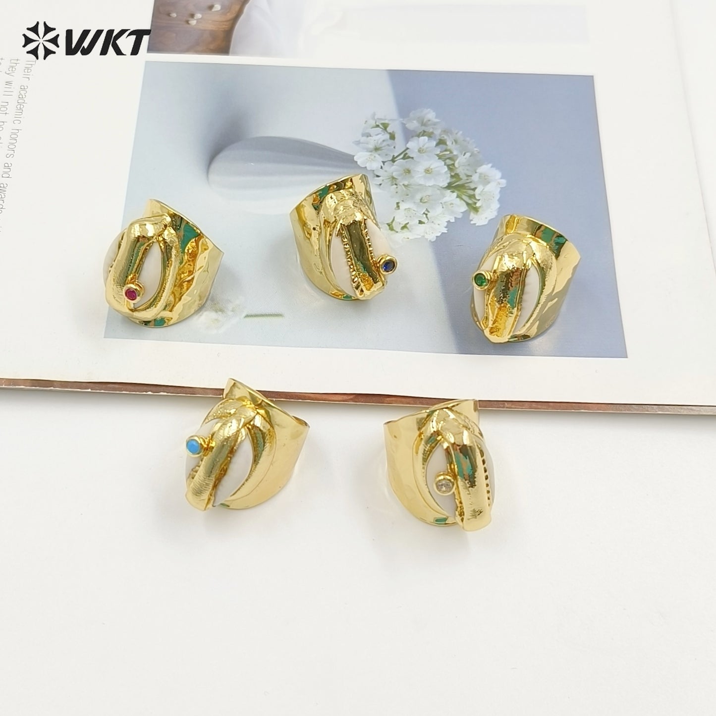 WT-R335 Wholesale Bohemian Style Cowrie Ring With Multicolor Beads in 18K Gold Plated Adjustable Natural Cowrie Shell Ring