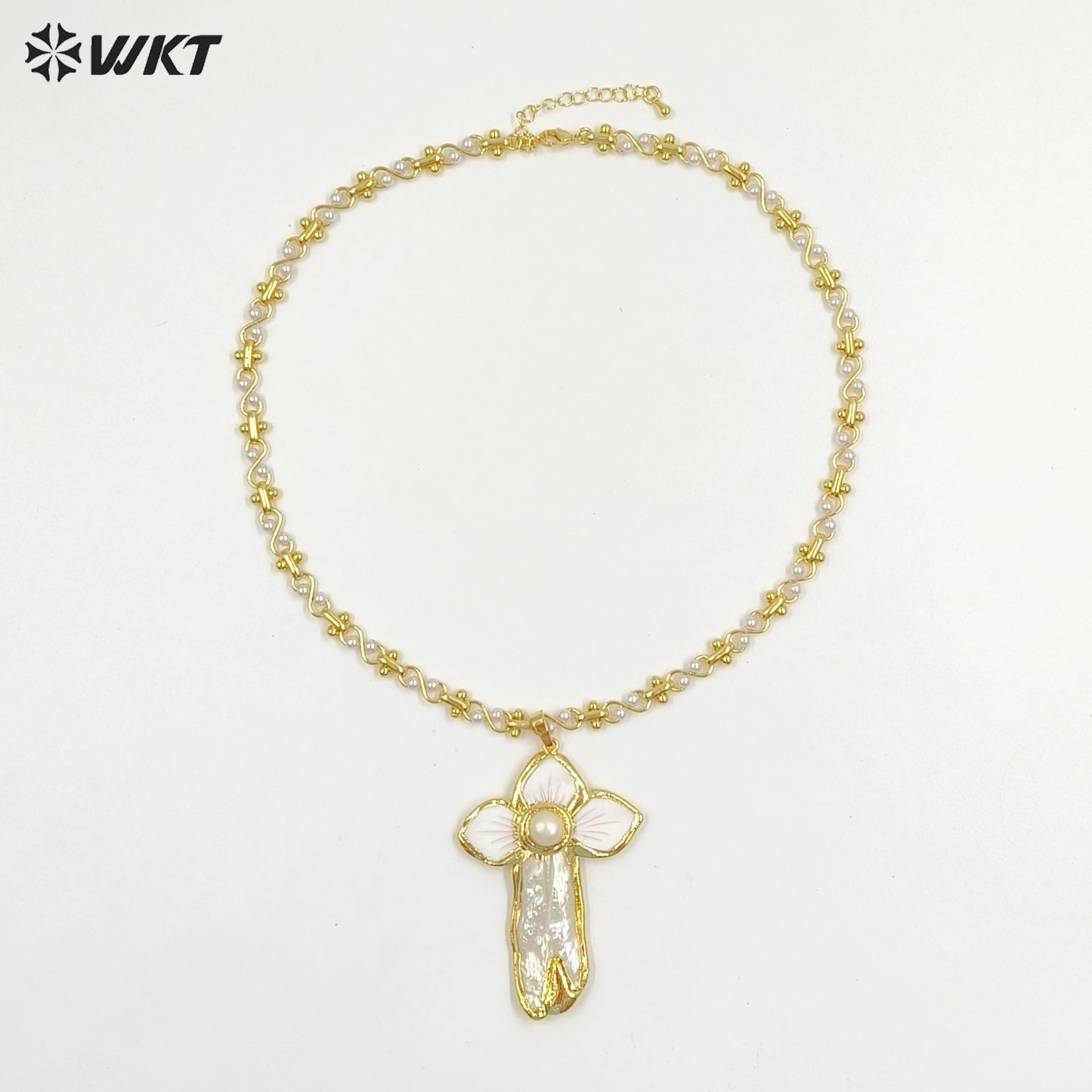 WT-JN327 Exquisite Natural Pearl and Shell Pendant Necklace 18K Gold Plated Beautiful Chain Elegant Ladies Daily Decoration