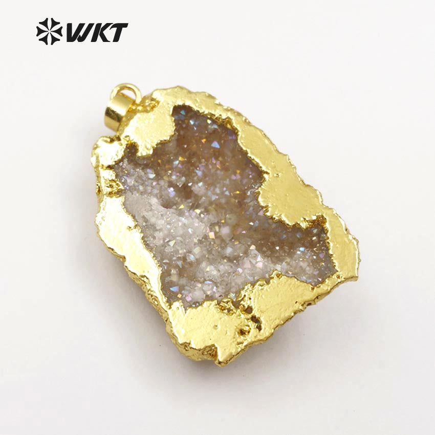 WT-P1393 Wholesale Special Natural Stone Crystal With Gold Pendant Trim Fashion Crystal Pendants