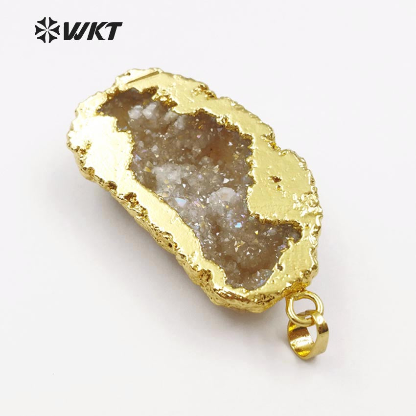 WT-P1393 Wholesale Special Natural Stone Crystal With Gold Pendant Trim Fashion Crystal Pendants