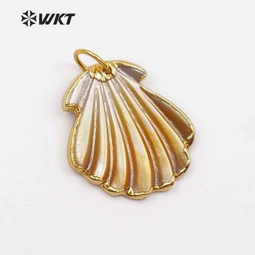 WT-JP056 Wholesale Dainty Jewelry Pendant Bohe Gift Natural Raw Sea Shell With Gold Bezel Wild Coast Scallop Shell Pendant