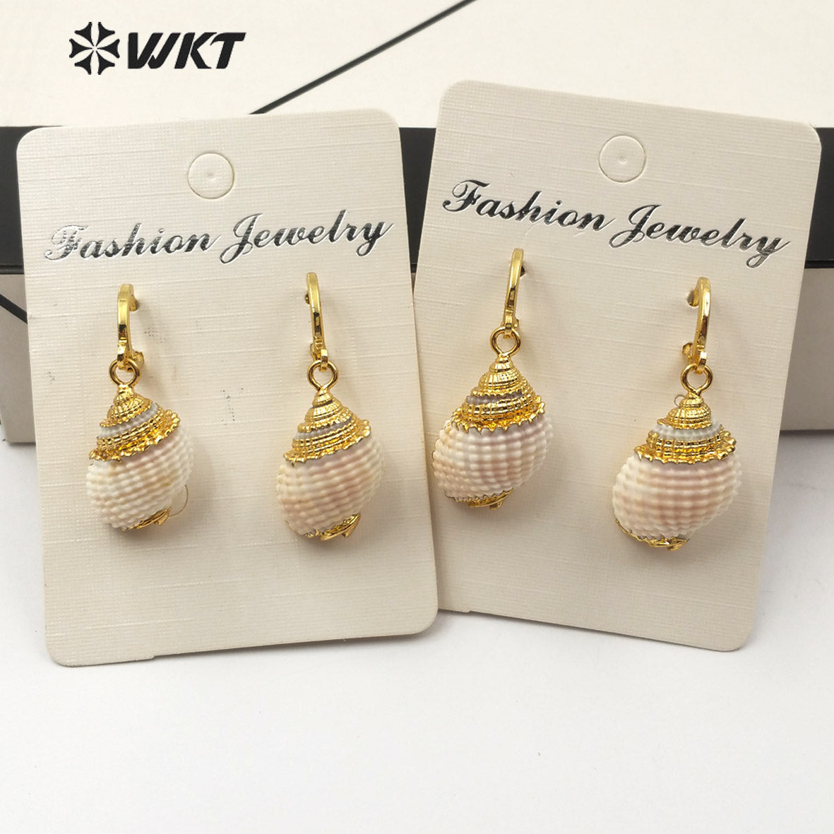 WT-E568 Natural Trumpet Shell Earring With Gold Trim Earring Round Gold Electroplated Hook Seashell Fashion Jewelry for Women
