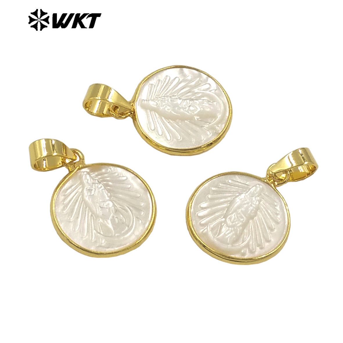 WT-JP373 Wholesale Fashion 16mm Gold Bezel Around Mother of Pearl Shell Carved Religious Jewelry Pendant for Gift