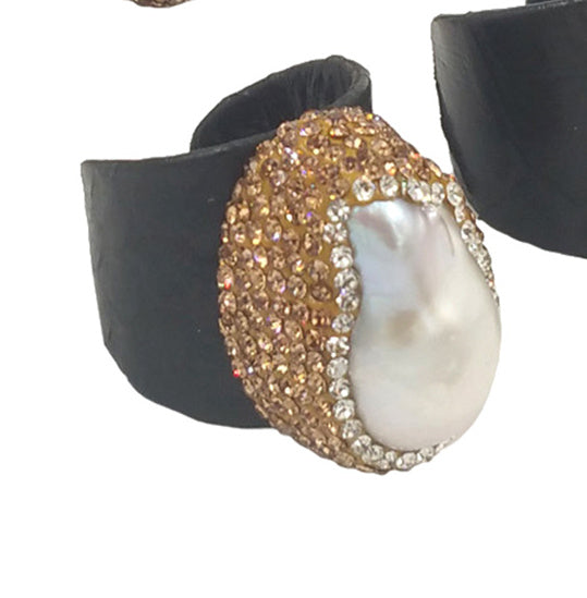 WT-MPR040 Wholesale Fashion Baroque Pearl Ring With Genuine Leather Gorgeous Dubai Style Precious Women Diamond Ring for Party