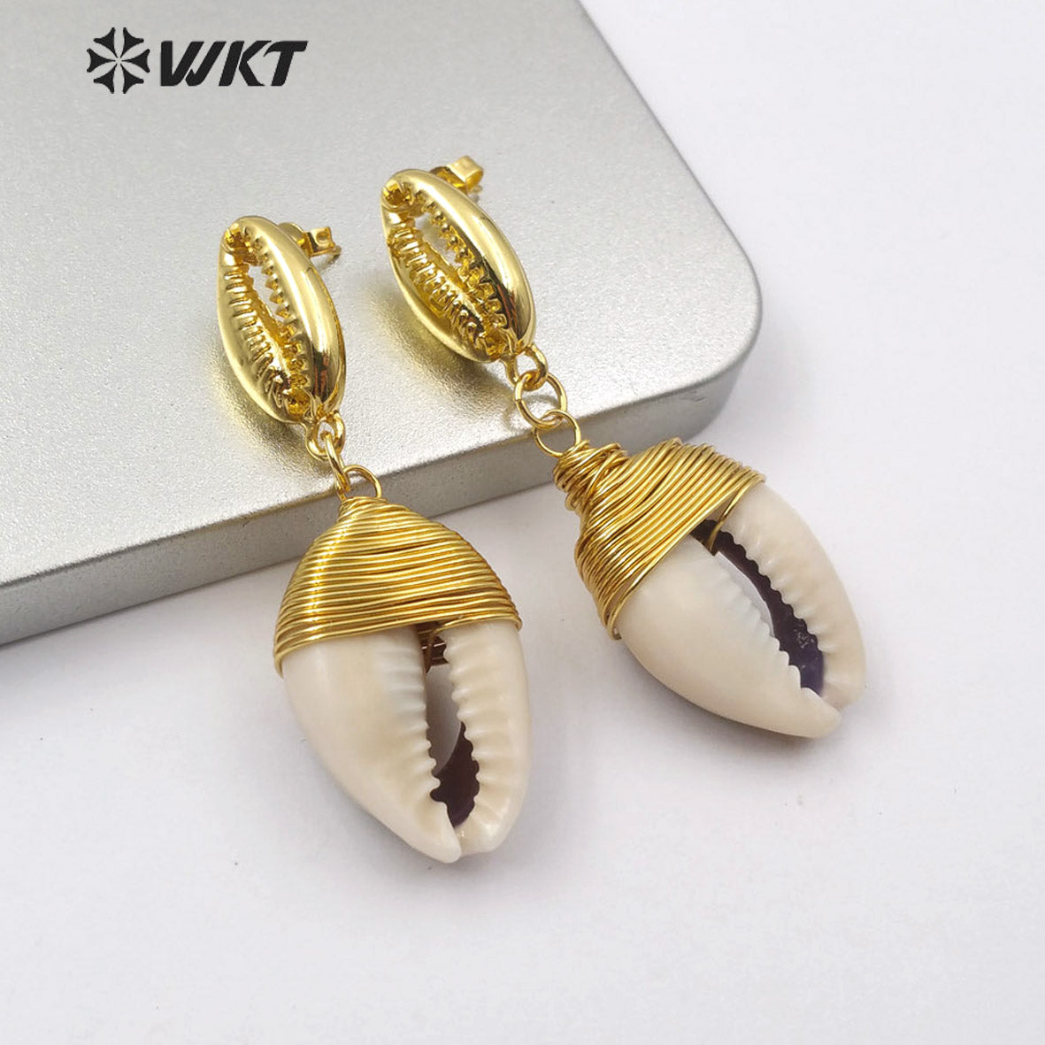 WT-E575 Wholesale Natural Cowrie Earring With Gold Electroplated Wire Wrapping Fashion Women Charm Cowrie Earring