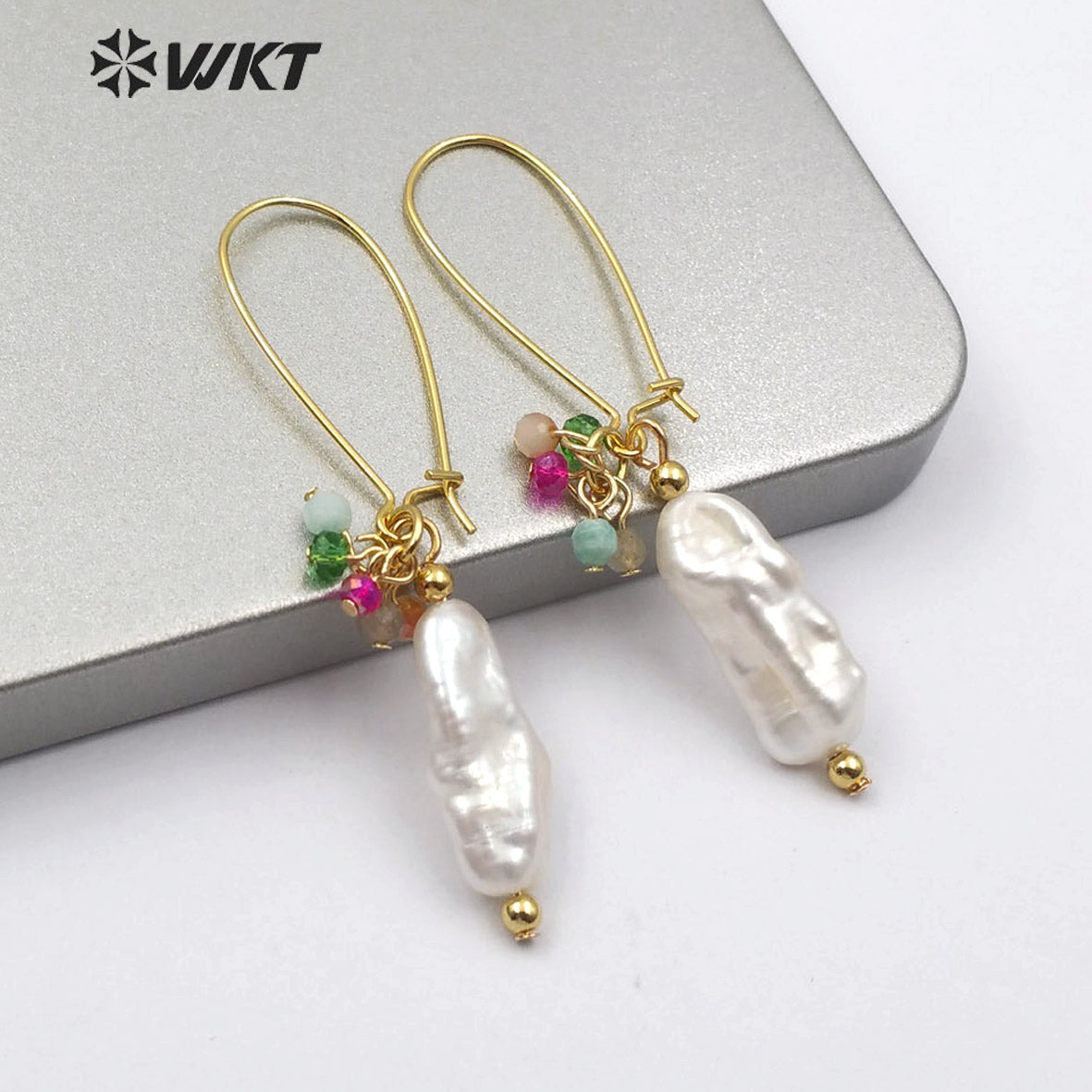 WT-E577 Hot-selling Natural Pearl Earring With Crystal Beads and Golden Bead Earrings Women Stylish Jewelry Earring