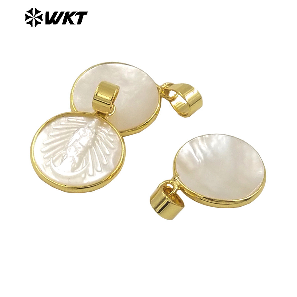WT-JP373 Wholesale Fashion 16mm Gold Bezel Around Mother of Pearl Shell Carved Religious Jewelry Pendant for Gift