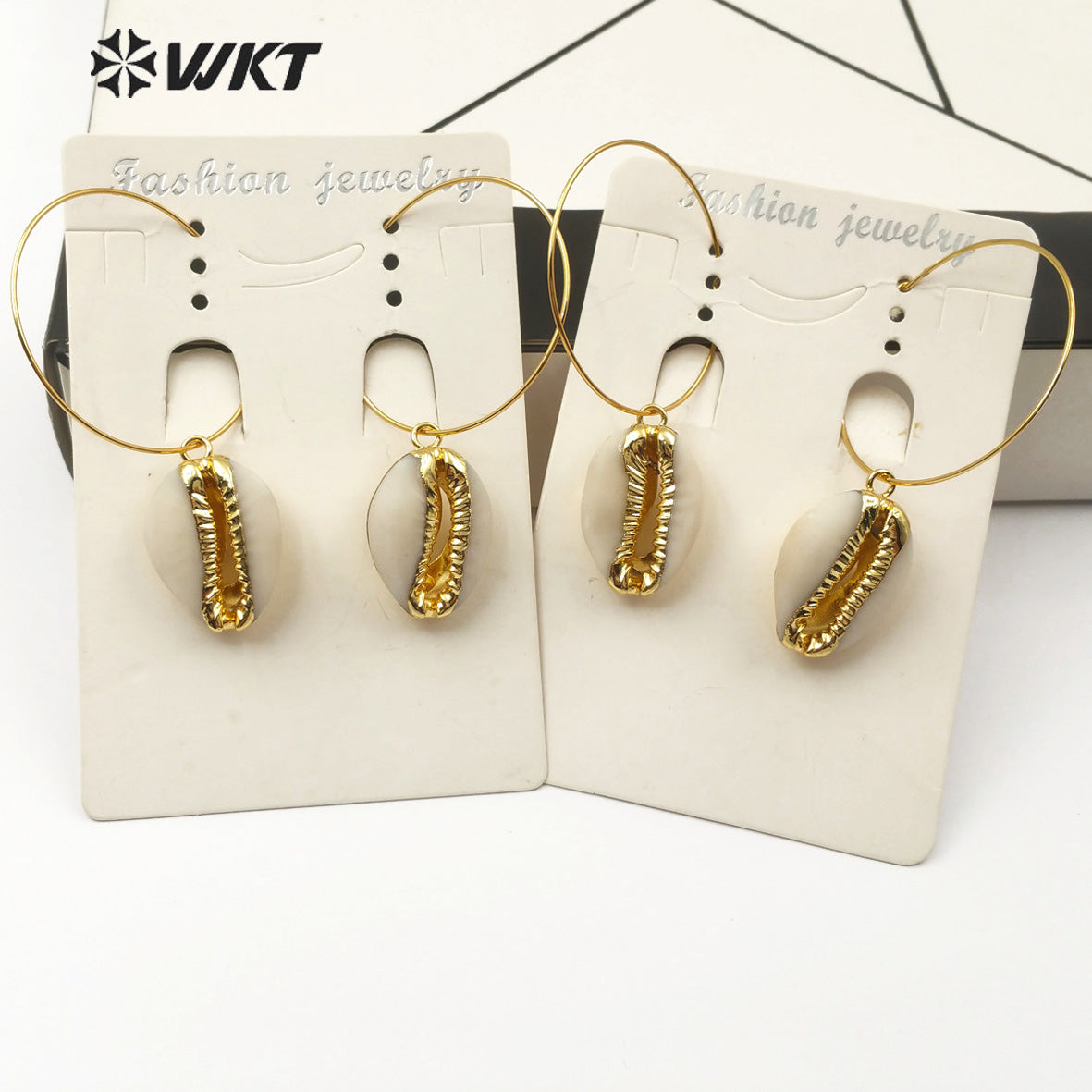 WT-E516 Hot Sale Bohemia Shell Jewelry With 18K Gold Electroplated Natural Cowrie Earring Big Loop Shell Earring