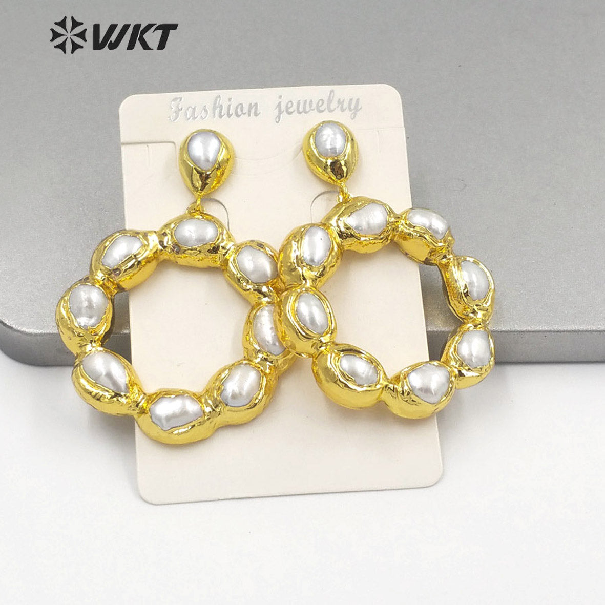 WT-MPE081 Wholesale Fashion Gold Electroplated Freshwater Pearl and Stone Round Ring Earrings Big Dangle Pendant Earrings