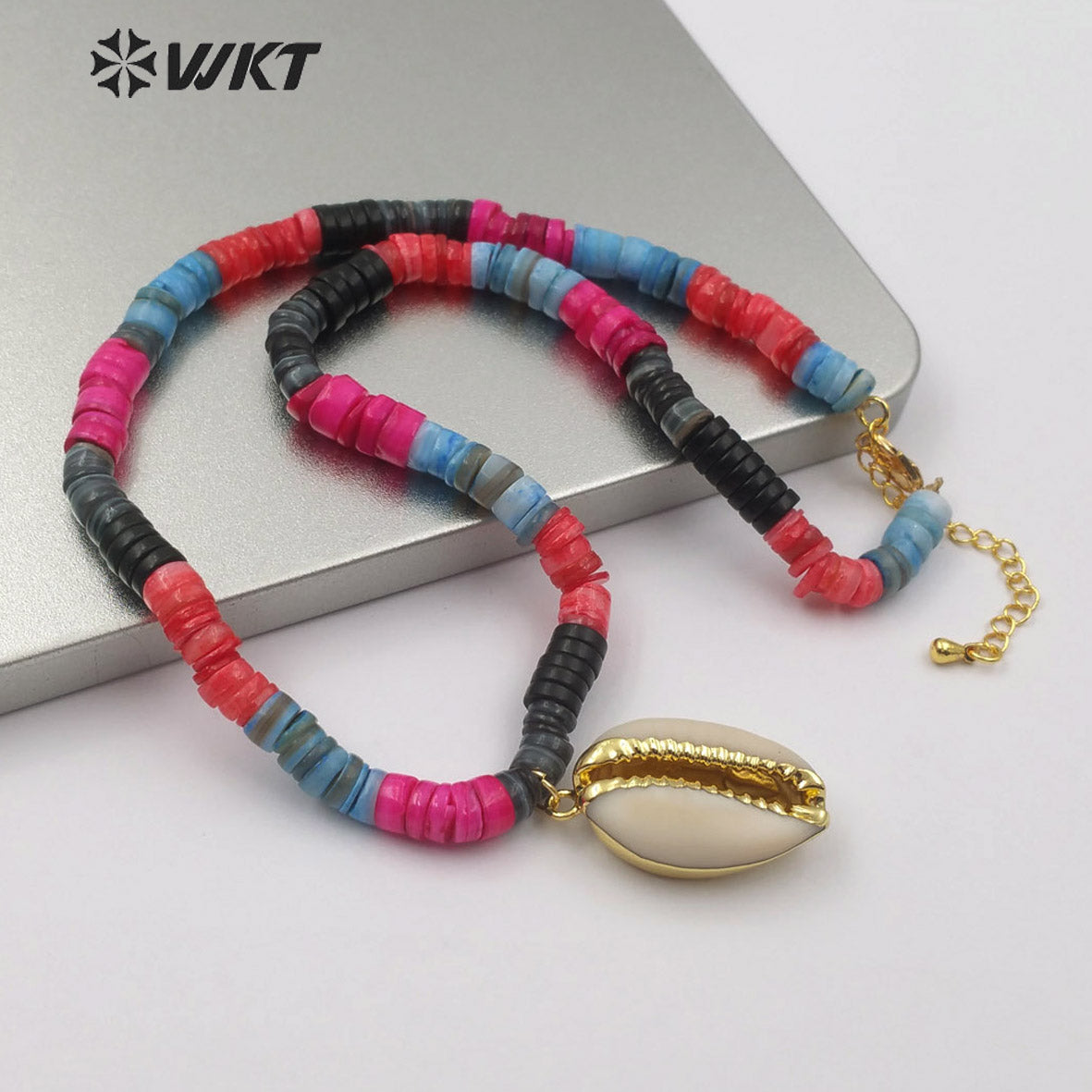 WT-N1160 Cowrie Shell Necklace Multi Color Stones Beaded Ornaments Cowry Shell Pendant Neck Sea Shell Jewelry