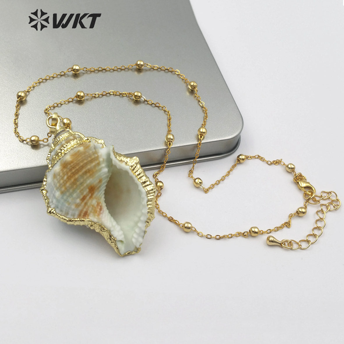 WT-JN072 Bohemian Style 18K Gold Plated Shell Jewelry 18 Inch Natural Sea Shell Pendant White and Brown Trumpet Necklace