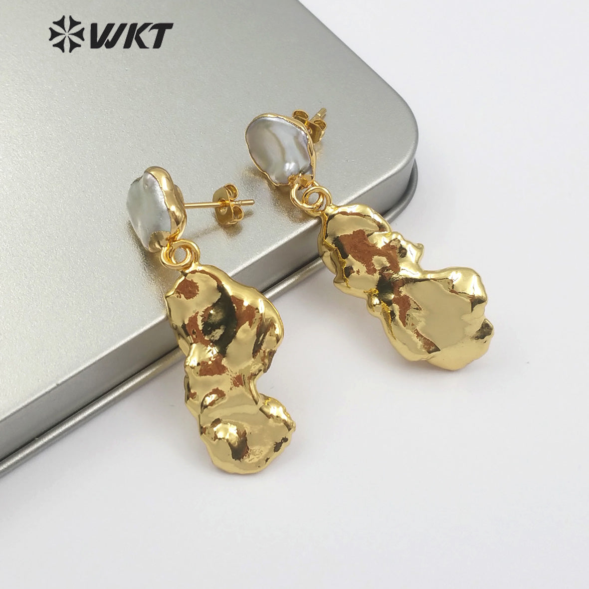 WT-E490 Boho Gift for Women Freshwater Pearl Stud With Random Shape Double Pearl Jewelry Full Gold Dipped Baroque Pearl Earring
