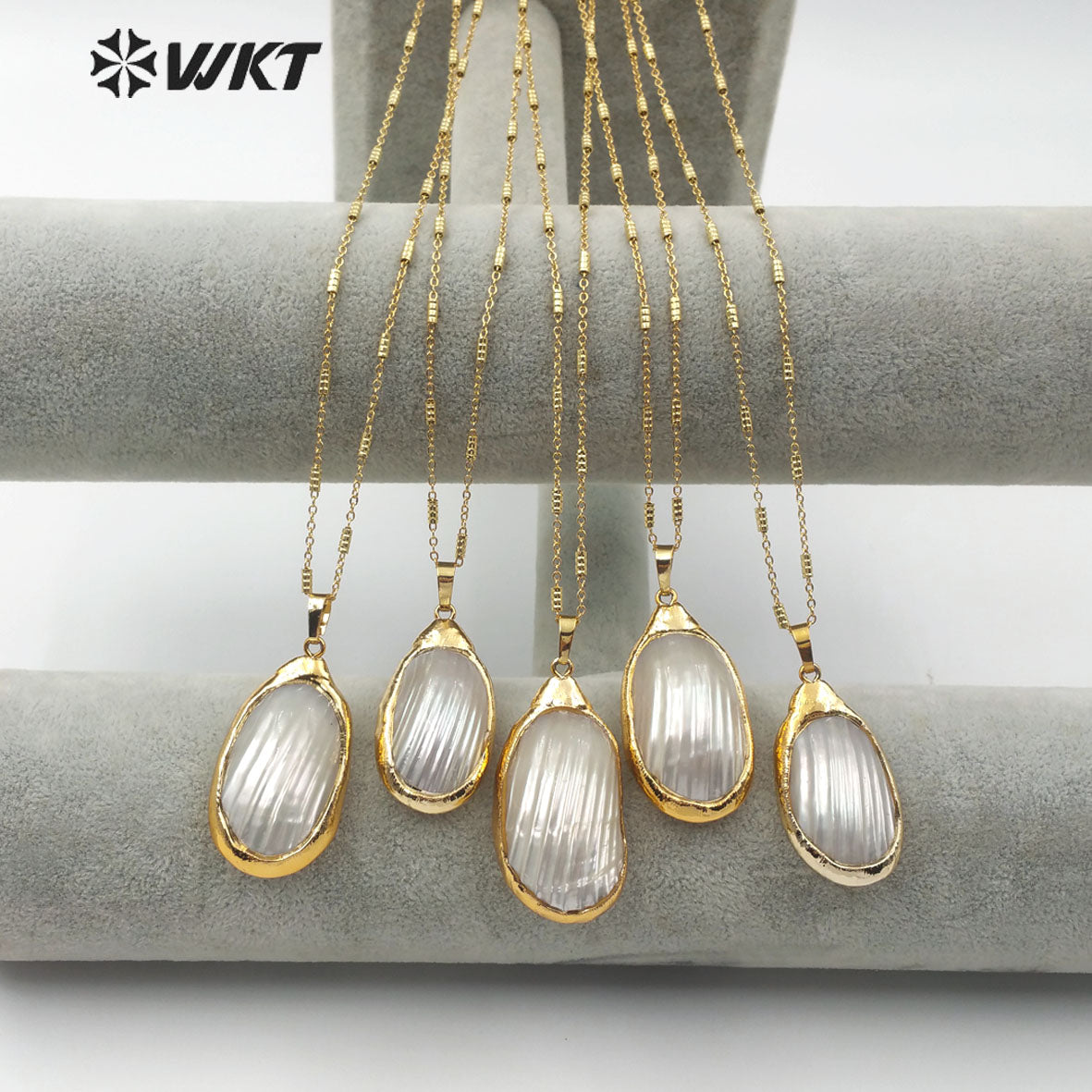 WT-JN083 Gold Bezel Pendant for Women Shell Pendant Beach Jewelry Irregular Oval Natural Sea Shell White Shell Necklace