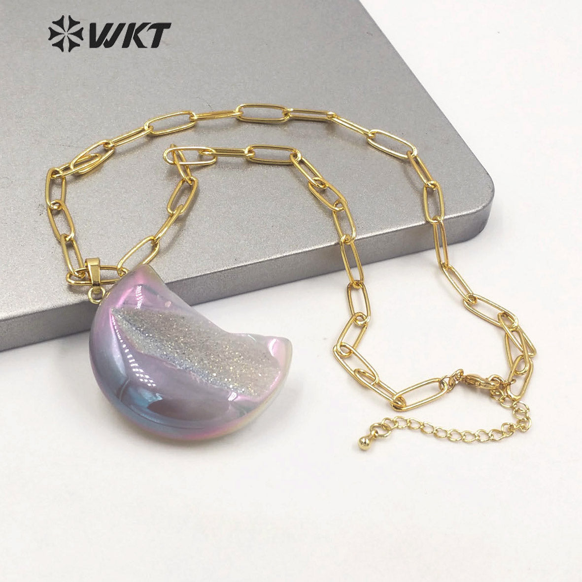 WT-N1393 Wholesale Fashion Gold Aura Druzy Agate Stone Necklace Grey Geode Agate Moon Necklace with Link Chain Healing Necklace