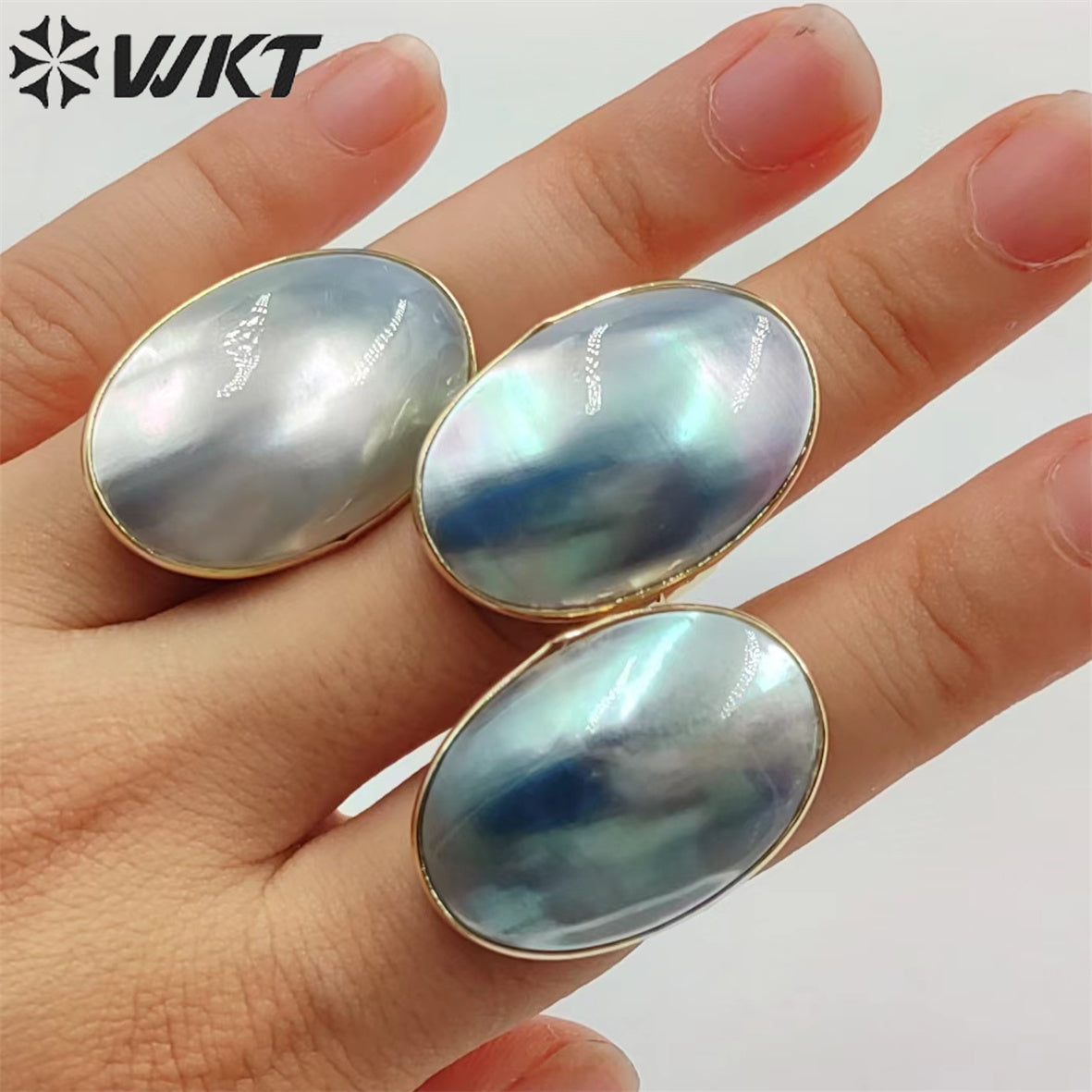 WT-MPR042 Wholesale Women Gorgeous Oval Black Mabe Ring 18k Real Gold Bezel Mother of Pearl Ring Natural Shell Ring