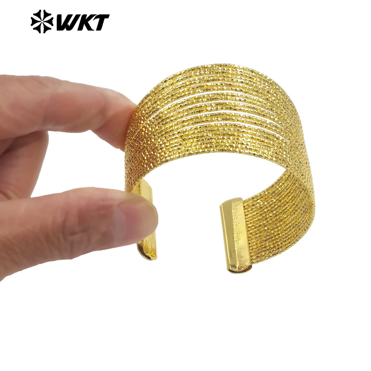 WT-JF356 Wholesale Yellow Brass Gold Plated Women Bangle Simple Design Fine Lines Classic Style Fashion Jewelry Adjustable