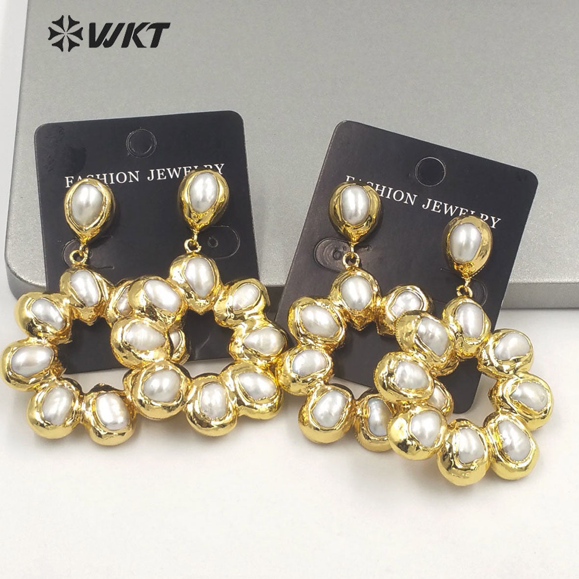 WT-E467 Wholesale Romantic Top Fashion for Lady Elegant Pearl Jewelry Flower Shape Natural Stone Pearl Drop Earrings