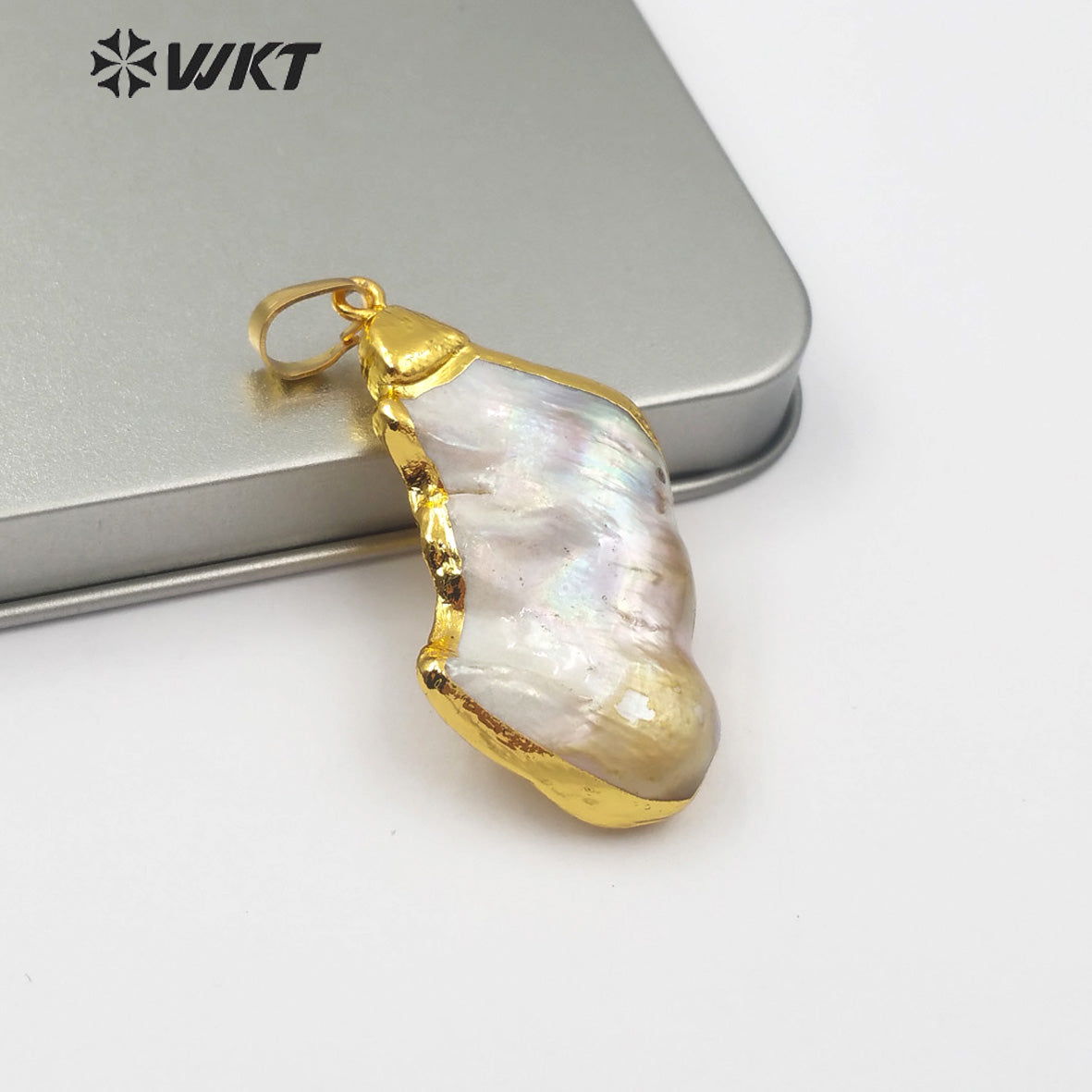 WT-JP104 Wholesale Women's Jewelry Natural Pearl Pendant Shape Specific Random Size Back 18K Gold Plated Pearl Pendant