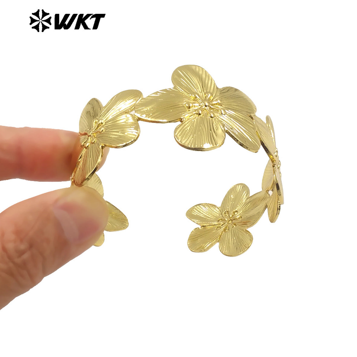 WT-B673 New Beautiful 18K Gold Plated Natural Yellow Brass Flower Shape Wide Bracelet Jewelry Finished for Women As Special Gift