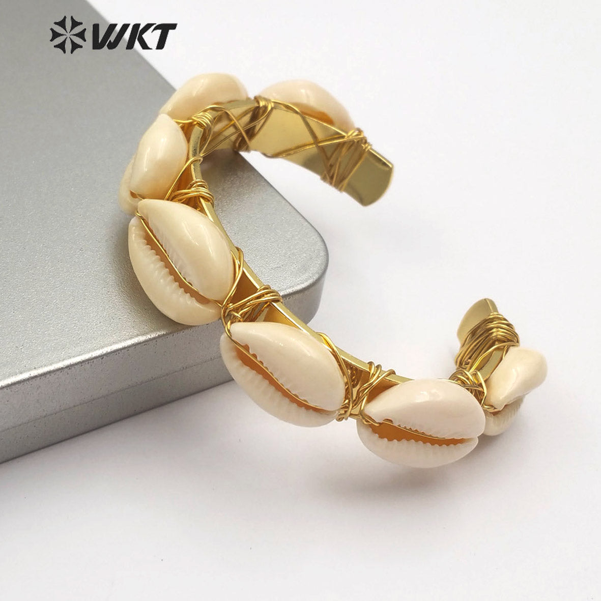 WT-B476 Wholesale of the Latest Fashion Cowrie Gold Bangles Two Styles Available for Lady Cowrie Gold-plated Bangles