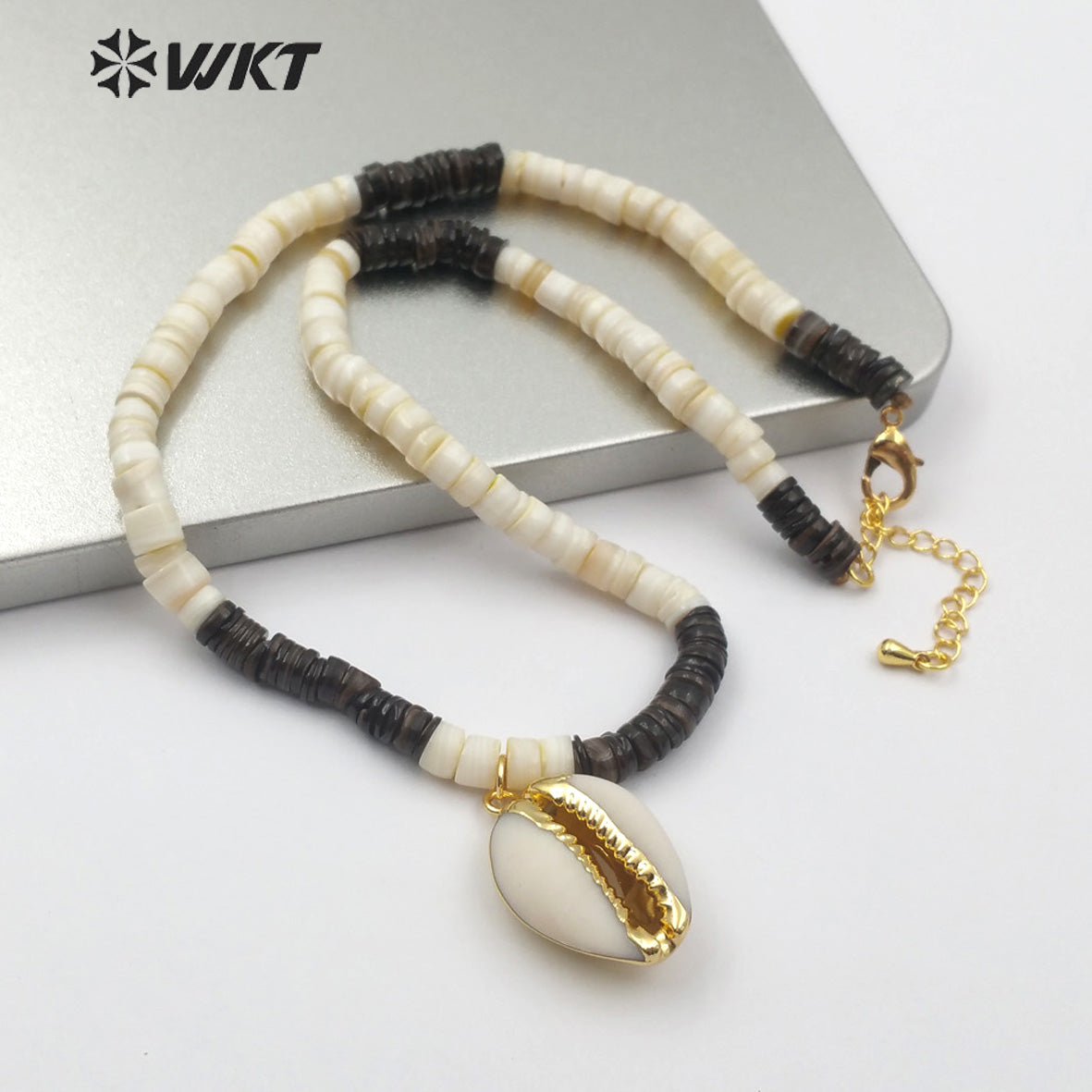 WT-N1160 Cowrie Shell Necklace Multi Color Stones Beaded Ornaments Cowry Shell Pendant Neck Sea Shell Jewelry
