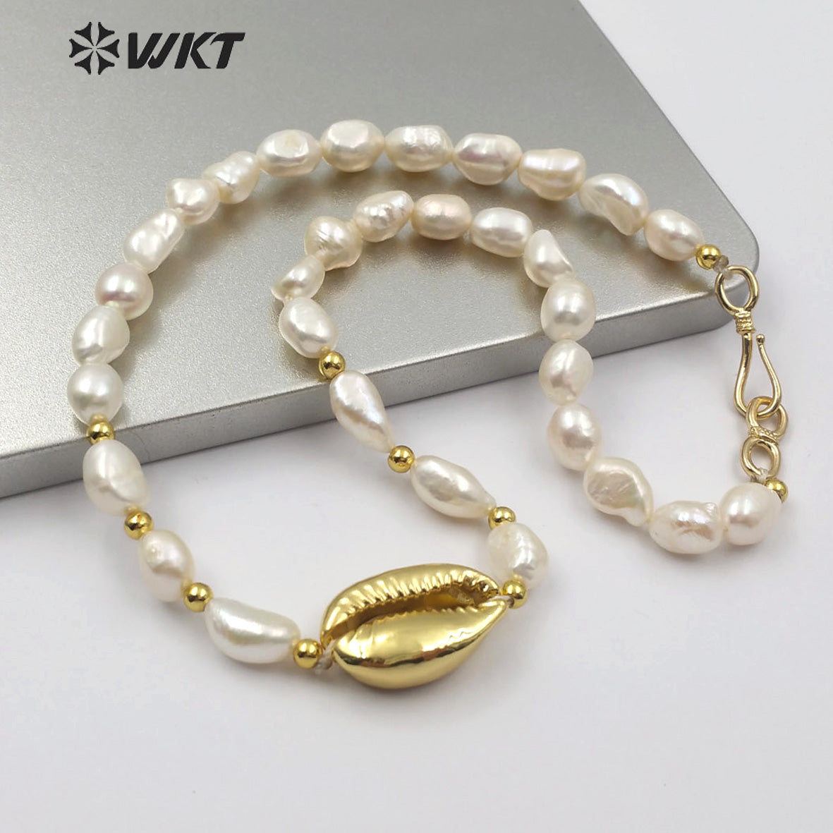 WT-JN089 Natural Cowrie & Pearl Necklace Full Gold or White Gold Cowrie Pendant Necklace in 16Inch Long Pearl Necklace Jewelry