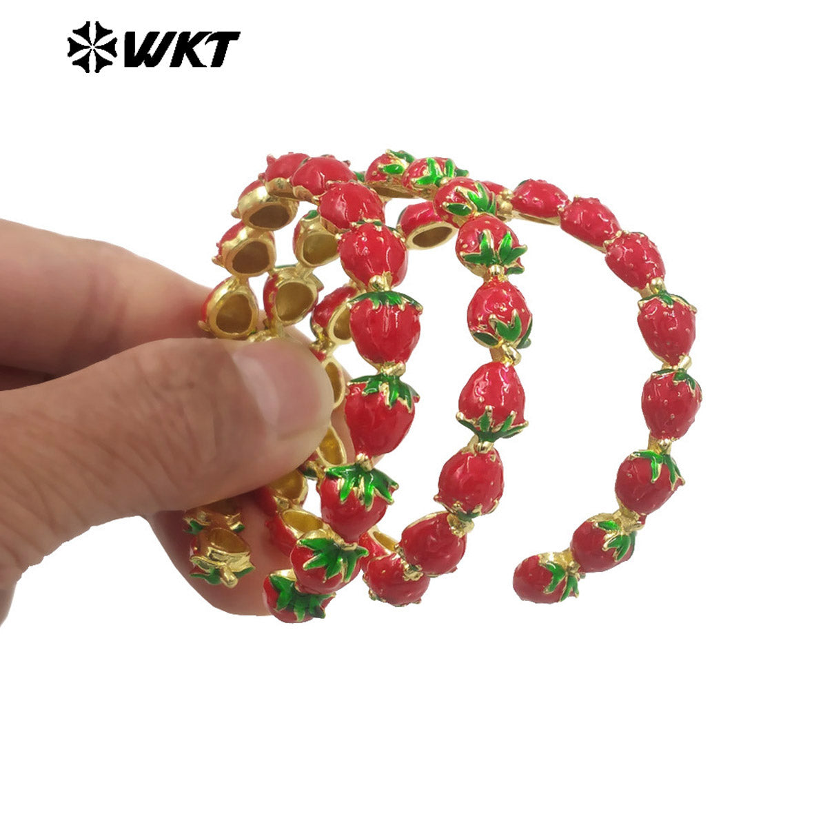 WT-JF364 Wholesale 18K Gold Plated Strawberry Design Bangle Yellow Brass With Drop Oil Women Girlfriend Romantic Jewelry