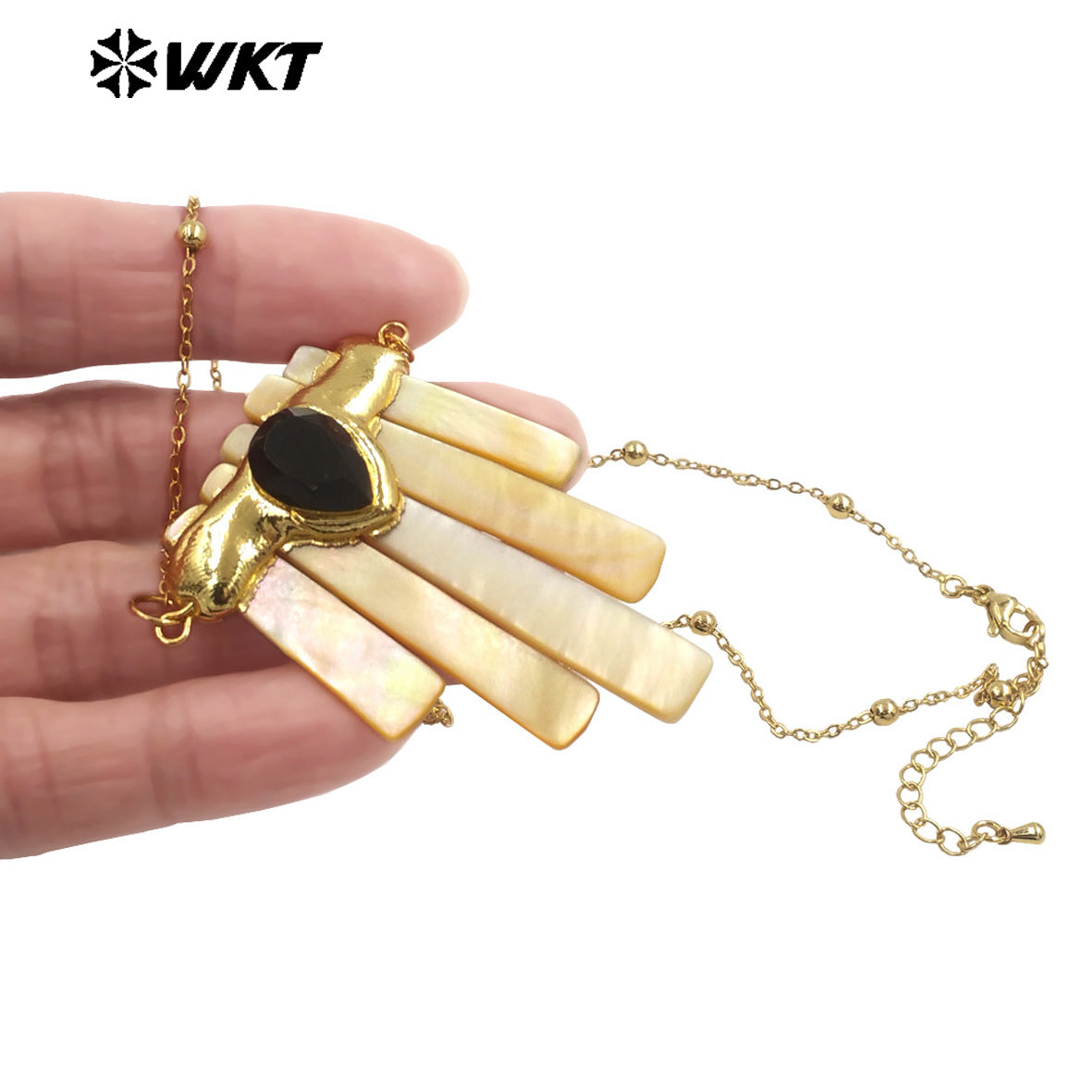 WT-JN323 Natural Shell Statement Necklace Rectangle Shape Special Jewelry Design Gold Electroplated Tiny Chain For Birthday Gift