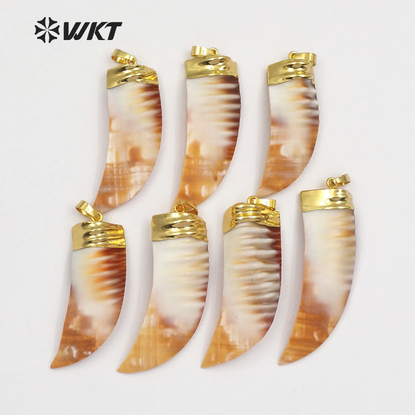 WT-JP065 Random Size Fat Horn Gold Capped Beautiful Lines Bohemia Style Jewelry in Knife Shape Natural Sea Shell Horn Pendant