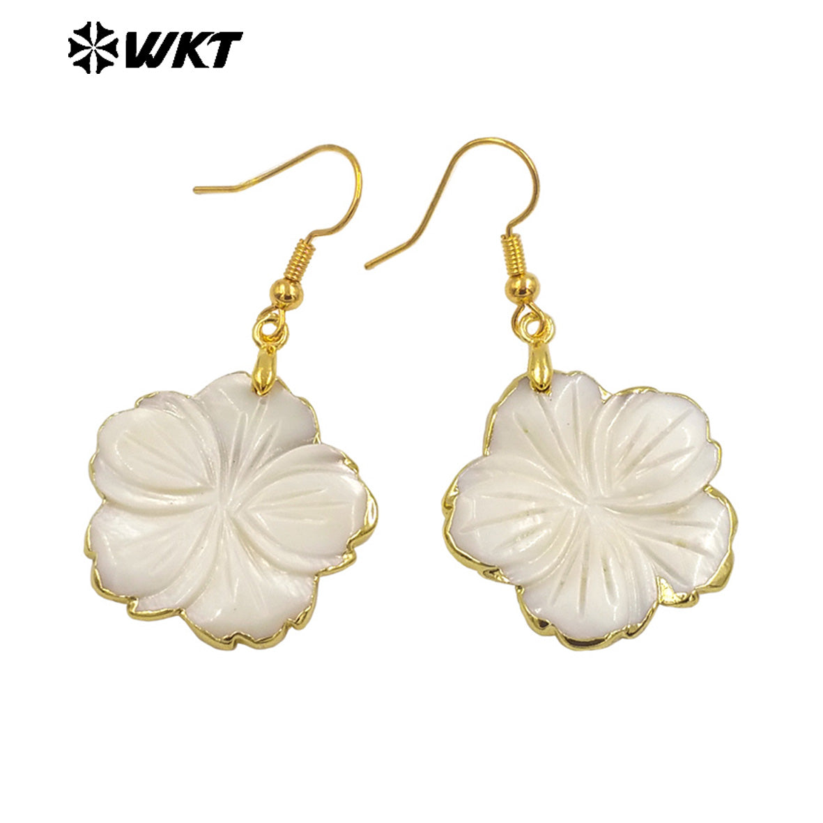 WT-MPE137 Wholesale Fashion Gold Trim Natural White Shell Carved Flower Earrings Lady Popular Vintage Hoop