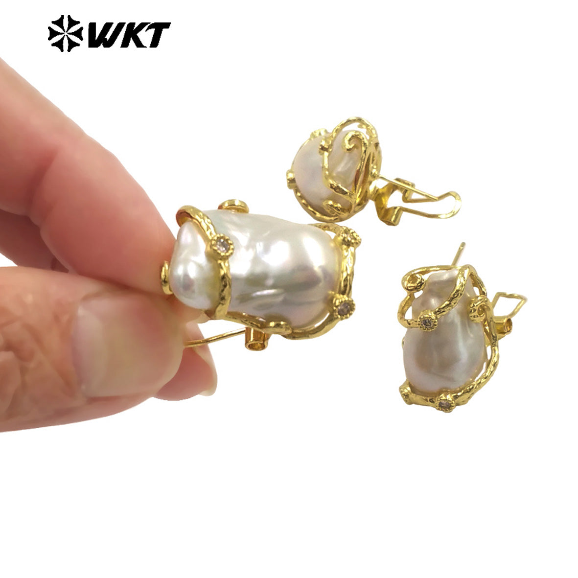 WT-MPE149 Amazing Gorgeous Natural Randomly Shape Baroque Studs With Cubic Zircon Claw Setting Pearl Earrings